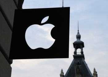 Comparing Market Positions for AliPay and Apple Pay